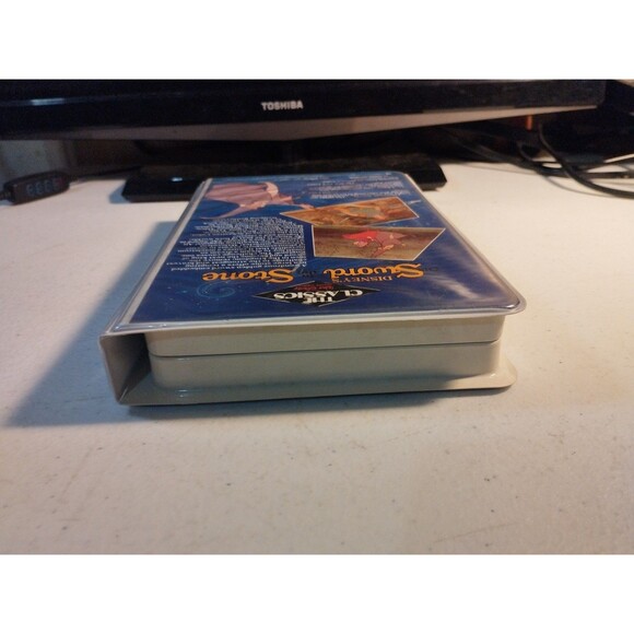 THE SWORD IN THE STONE VHS Walt Disney Black Diamond Collection Clamshell - Picture 4 of 7